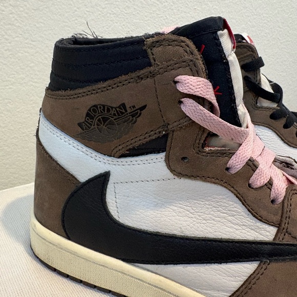 Nike Air Jordan 1 Retro High OG SP Travis Scott "Mocha" sneaker - Picture 2 of 13